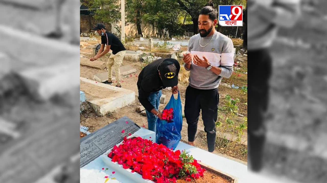 শহরে পৌঁছেই বাবার কবরে প্রার্থনা সিরাজের