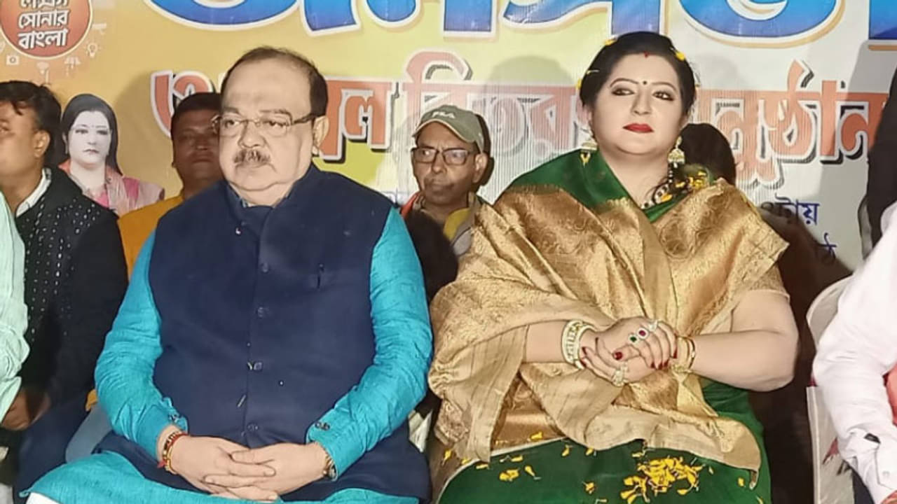 গাল টিপলে দুধ বেরোয়: শোভন