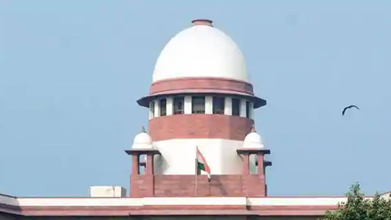 নাবালিকা যৌন নিগ্রহে বম্বে হাইকোর্টের বিপজ্জনক পর্যবেক্ষণে স্থগিতাদেশ