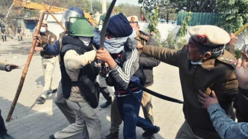 সিংঘু সীমান্তে অশান্তি: গ্রেফতার তরোয়ালধারী সহ ৪৪ জন সিংঘু সীমান্তে অশান্তি: গ্রেফতার তরোয়ালধারী সহ ৪৪ জন