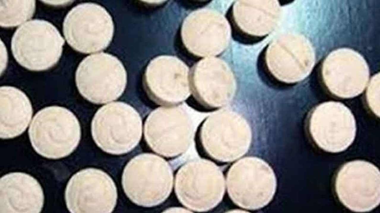 টার্গেট গার্লস স্কুল, হাতেই হাতেই হয়ে যেত নেশার ট্যাবলেট পাচার!