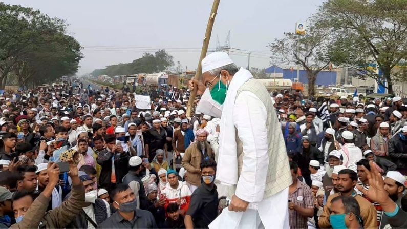 অবরোধে আটকে গেল ভ্যাকসিন-কনভয়, মন্ত্রী ছুটলেন লাঠি হাতে!