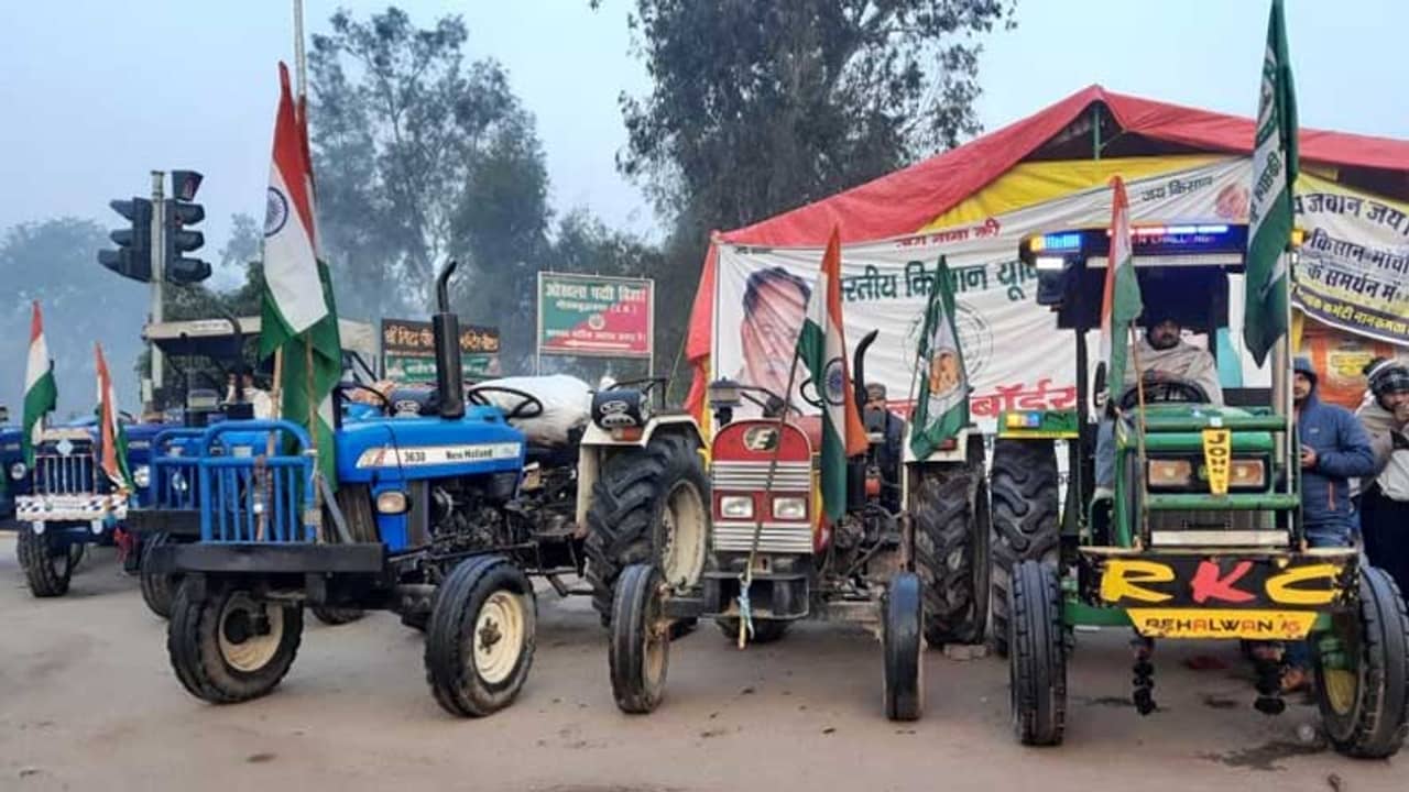 ঐতিহাসিক প্রজাতন্ত্র দিবস: রাজধানীর পথে রওনা দিল অন্নদাতাদের ৩ লক্ষ ট্রাক্টর