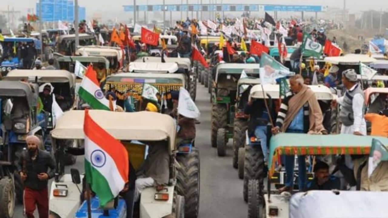 ট্রাক্টর মিছিলে অবশেষে সম্মতি দিল্লি পুলিসের, নৈতিক জয় বললেন অন্নদাতারা