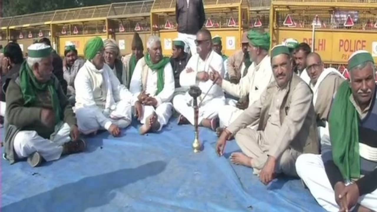 চাক্কা জ্যামে বাদ দিল্লি, ব্যারিকেড নিয়ে মোদীকে টিপ্পনী রাকেশ তিকাইতের