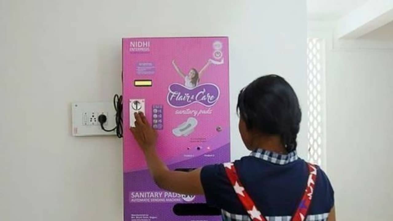 ফ্রান্সে পড়ুয়াদের জন্য বিনামূল্যে স্যানিটারি ন্যাপকিন, কোথায় দাঁড়িয়ে ভারত?