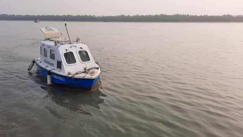 দুই সন্তানকে দু'হাতে চেপে ধরেছিলেন, চোখের সামনে ভেসে যাচ্ছিলেন স্ত্রী! ঝড়খালির অভিশপ্ত রবিবার দুই সন্তানকে দু'হাতে চেপে ধরেছিলেন, চোখের সামনে ভেসে যাচ্ছিলেন স্ত্রী! ঝড়খালির অভিশপ্ত রবিবার