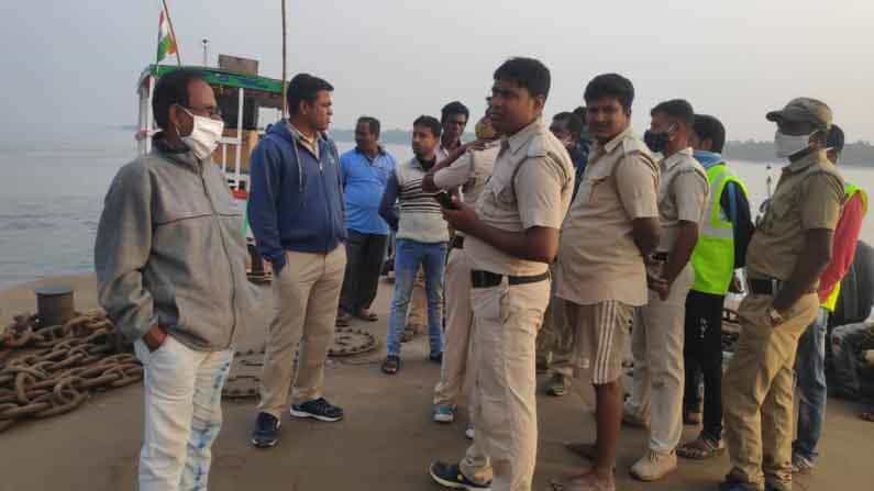 ঝড়খালির নদীতে মিলল মহিলার পচাগলা দেহ, প্রমাদ গুনছে কুঁদঘাটের দলুই পরিবার ঝড়খালির নদীতে মিলল মহিলার পচাগলা দেহ, প্রমাদ গুনছে কুঁদঘাটের দলুই পরিবার