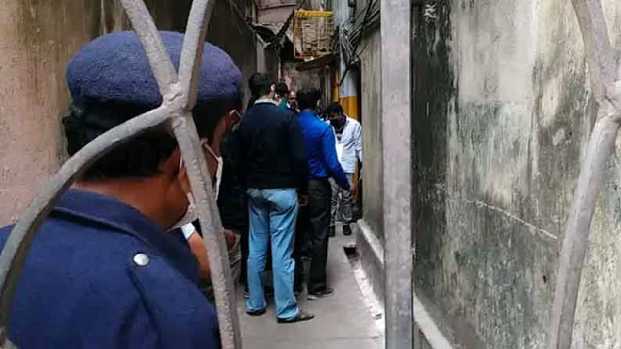 জোড়াবাগান কাণ্ড:  ছুরি এমনভাবে চালানো হয় শিশুর গলার নলির সঙ্গে ক্ষত তৈরি হয় শিরদাঁড়াতেও!