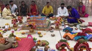 মমতার পর এ বার স্মৃতি ইরানিকে স্কুটি চালাতে দেখল বাংলা!