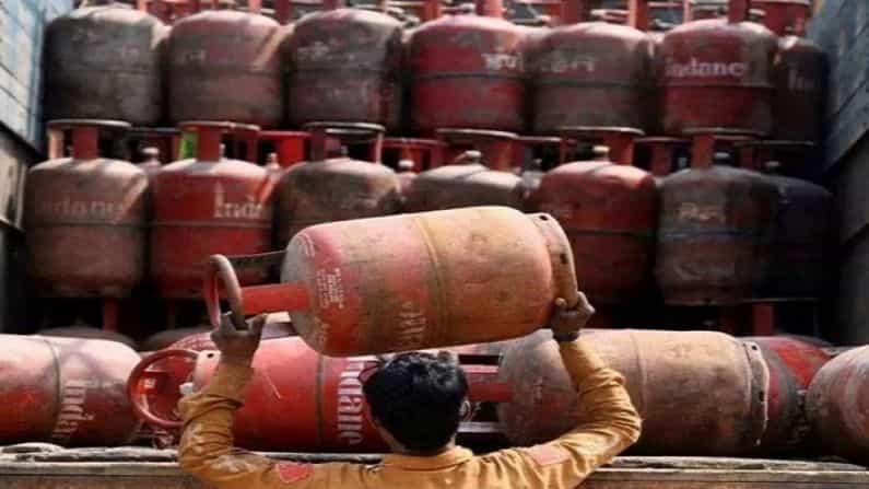 দেশজুড়ে দাম বাড়ল রান্নার গ্যাসের, কোথায় কত হল?