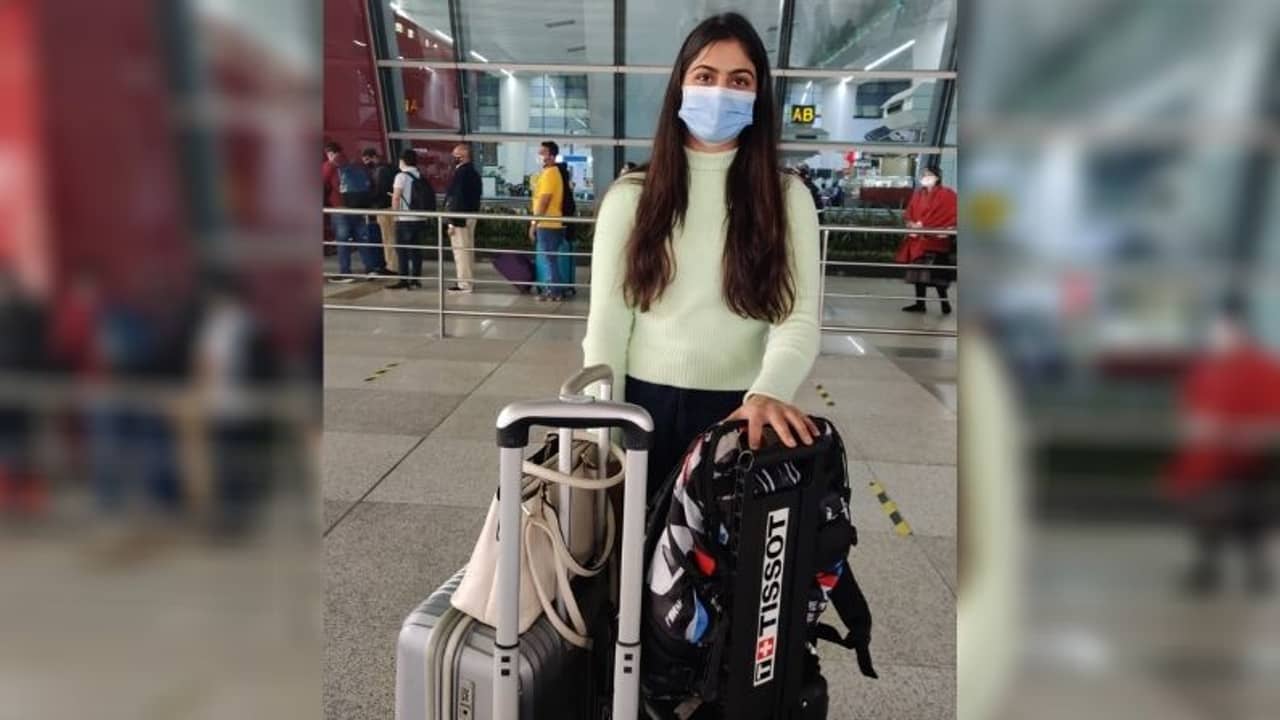 বিমানবন্দরে হেনস্থার শিকার শুটার মানু ভাকের