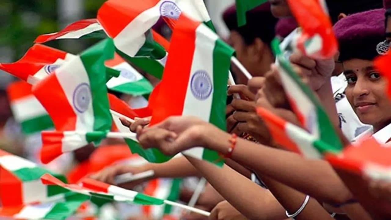 প্লাস্টিক ব্যবহার করে বানানো যাবে না ভারতের পতাকা!