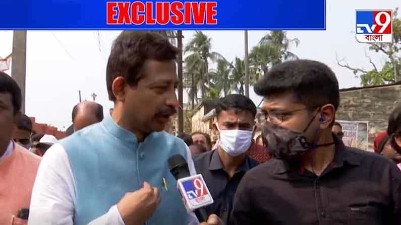এক্সক্লুসিভ: মমতার ছবি এখনও তাঁর অফিসেই রয়েছে, নিজের এলাকাতেই পদযাত্রায় বললেন রাজীব এক্সক্লুসিভ: মমতার ছবি এখনও তাঁর অফিসেই রয়েছে, নিজের এলাকাতেই পদযাত্রায় বললেন রাজীব