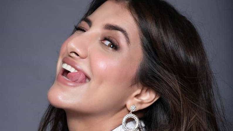 দেব নন, রুক্মিণীর ভ্যালেন্টাইন অন্য কেউ! দেব নন, রুক্মিণীর ভ্যালেন্টাইন অন্য কেউ!