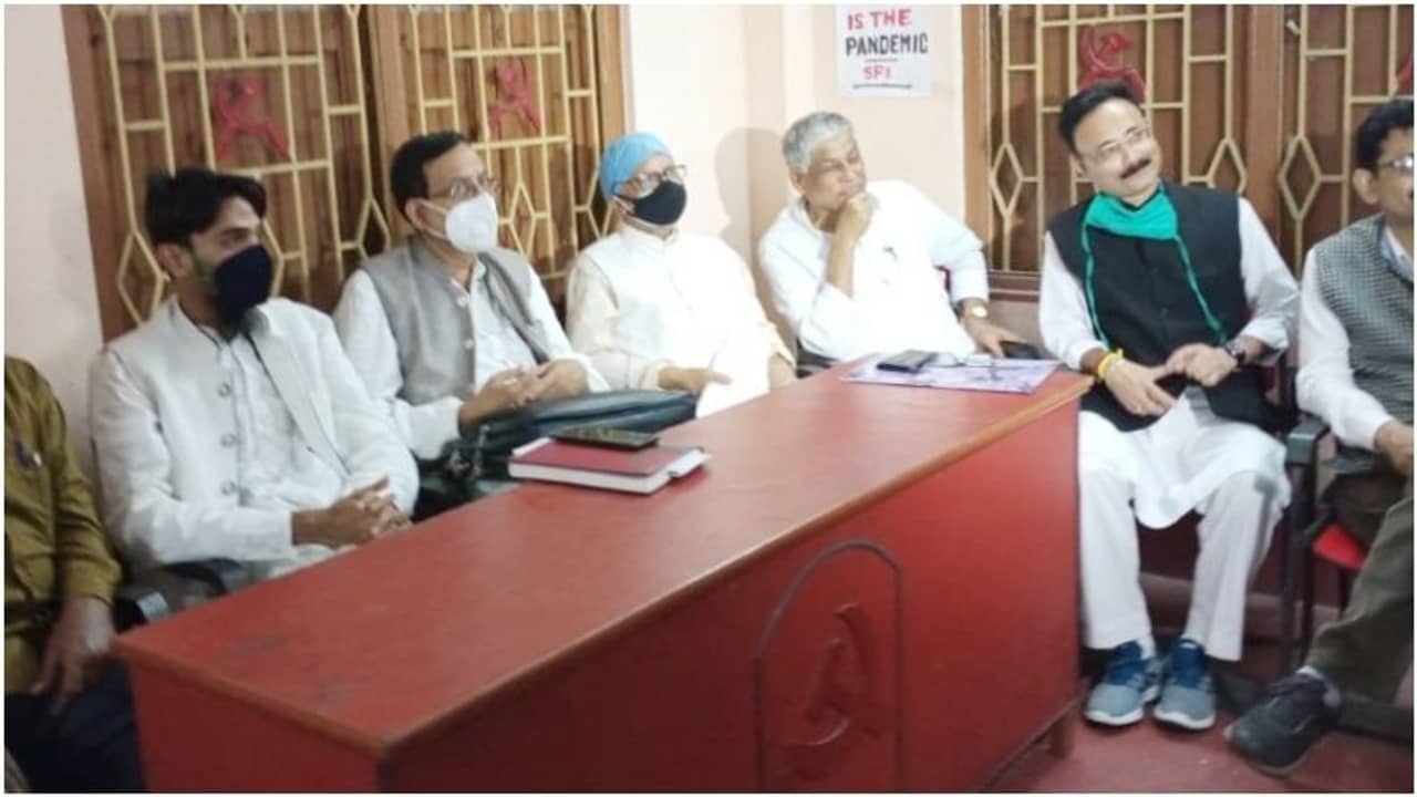 সদর্থক আলোচনা সত্ত্বেও জোটের বৃত্ত অধরাই, ফের বসতে চান সিদ্দিকিরা