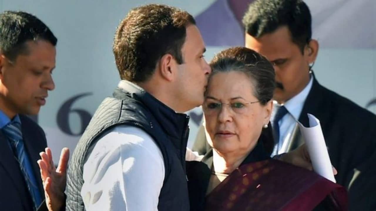 ধুঁকছে কংগ্রেসের কোষাগার, পাঁচ রাজ্যে নির্বাচনে লড়ার খরচ জোগানে হিমশিম