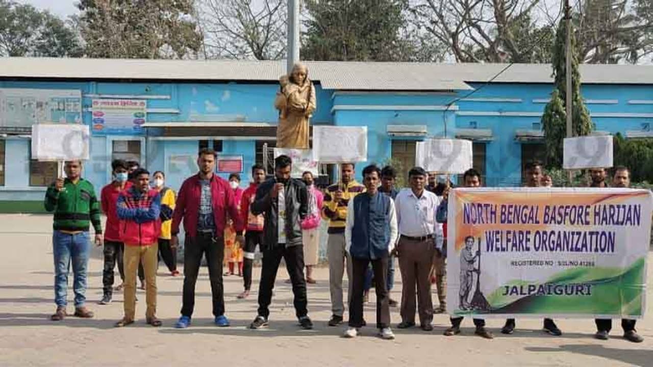 বকেয়া বেতন পরিশোধ-সহ একাধিক দাবিতে সরব সাফাইকর্মীরা, হাসপাতালে বন্ধ সাফাইয়ের কাজ