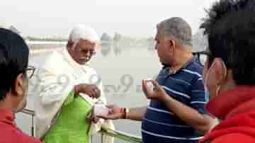 শুভেন্দু ঘনিষ্ঠ তৃণমূলের বিদায়ী কাউন্সিলরকে মিষ্টিমুখ দিলীপের, পরিবর্তনের পরিবর্তন নিয়ে জোরাল জল্পনা