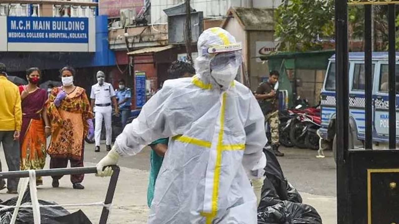 স্বাভাবিক হচ্ছে কোভিড পরিস্থিতি, নন-কোভিডদের পরিষেবা বাড়াচ্ছে কলকাতা মেডিক্যাল