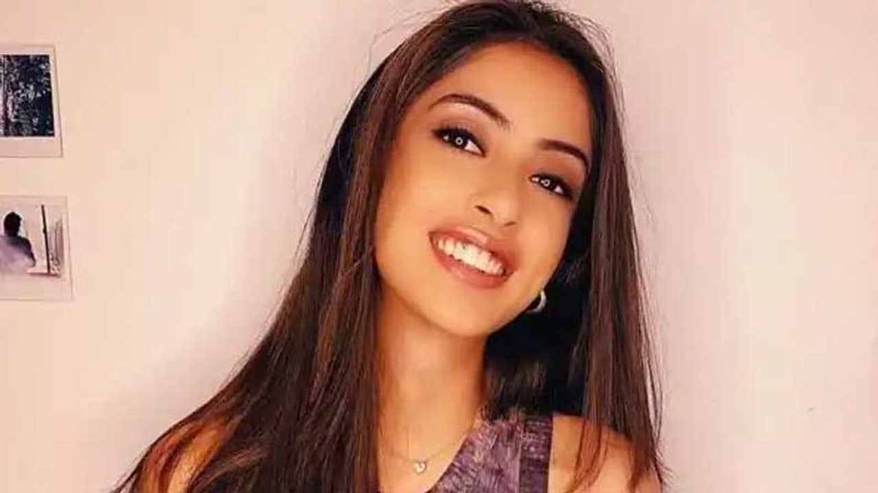 বলিউড নয়, কোথায় কেরিয়ার তৈরি করছেন জানালেন নভ্যা স্বয়ং!