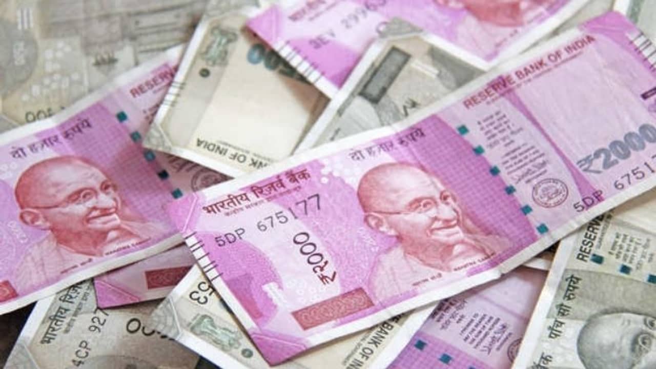 বাংলায় ভোট প্রচারে ২ লক্ষ ৮০ হাজার টাকা করে বাড়তি খরচে অনুমতি কমিশনের