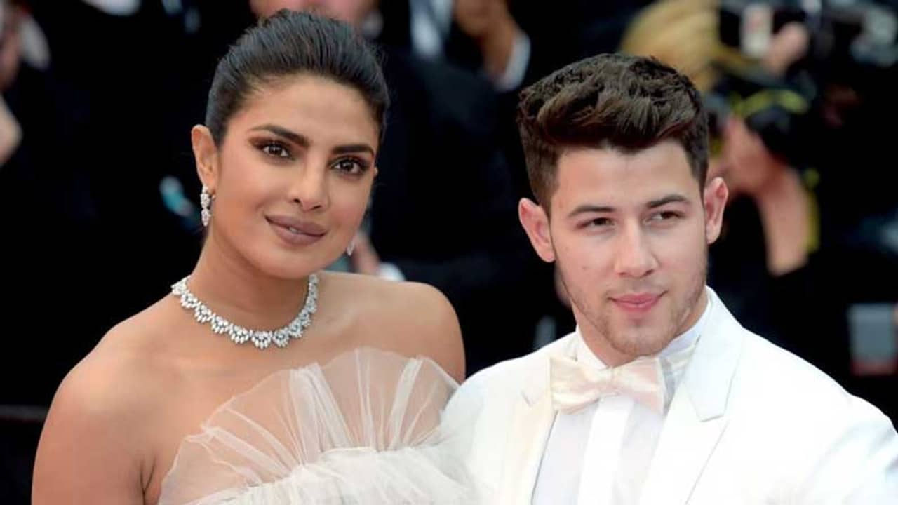 সন্তান আসছে কবে? প্রশ্নের উত্তরে নিক বললেন...