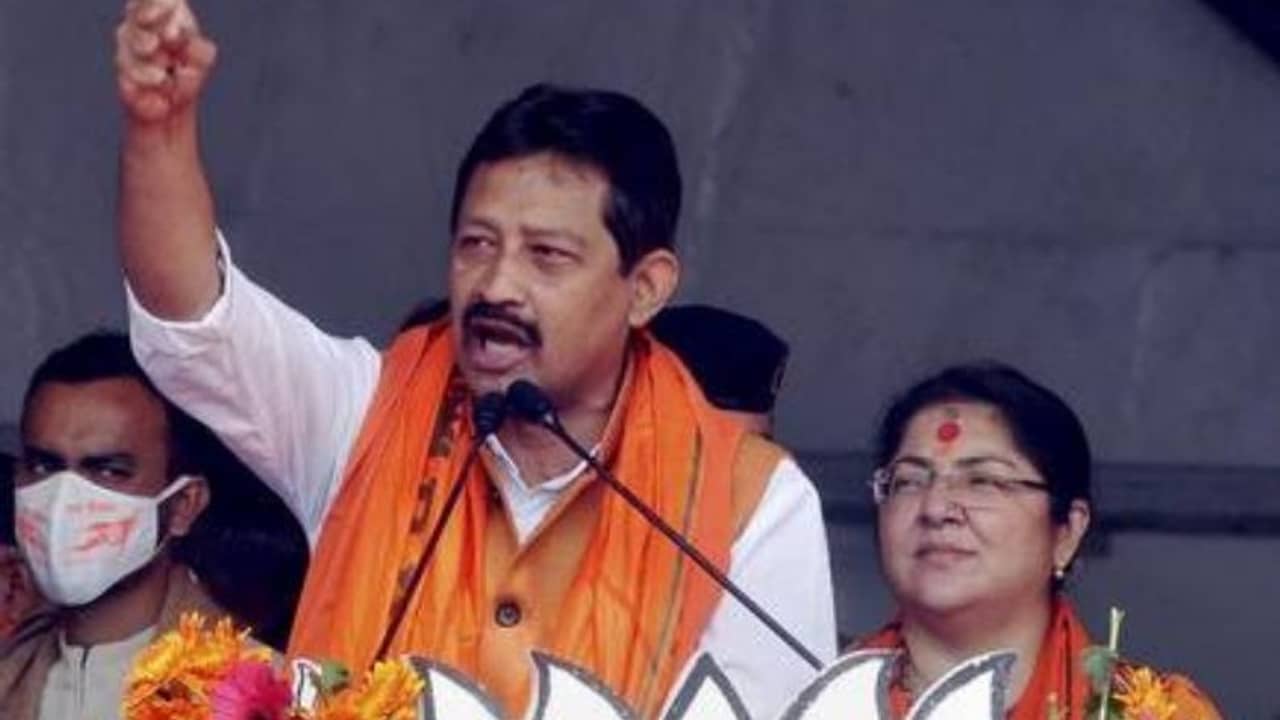 দেউলিয়া তৃণমূলের জুতোর মালা আমাদের জন্য আশীর্বাদ, সুর চড়ছে রাজীবের