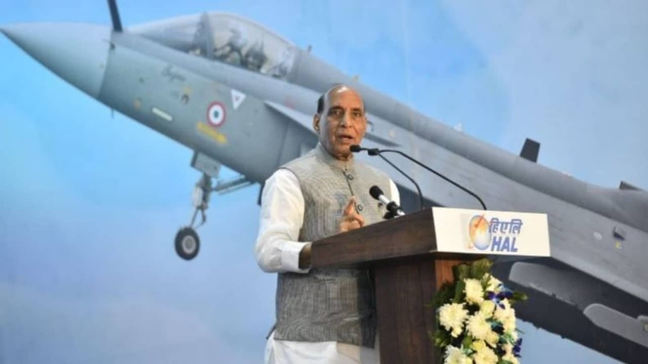 ভারত প্রতিরক্ষা ক্ষেত্রে অন্য দেশের উপর নির্ভরশীল হয়ে থাকতে পারে না: রাজনাথ