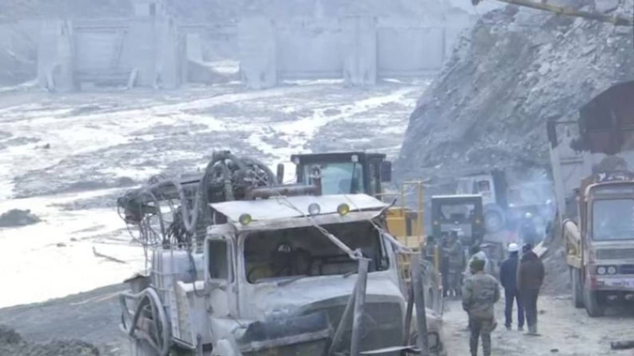 সুড়ঙ্গের ভিতরে উদ্ধার দুটি ছিন্নভিন্ন দেহ, আগাম বিপদের আশঙ্কায় জঙ্গলে ঠাঁই নিয়েছেন গ্রামবাসীরা