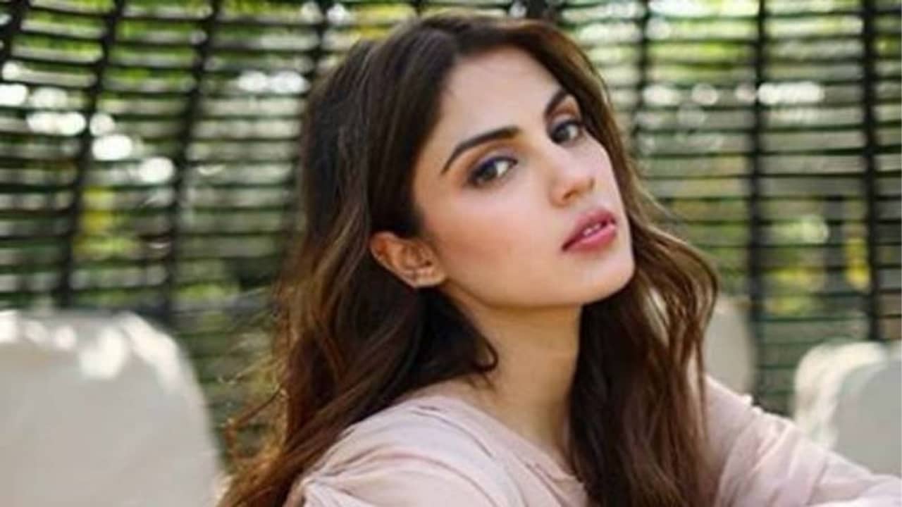 কাজের জন্য দরজায় দরজায় কড়া নাড়ছেন রিয়া! গিয়েছিলেন হায়দরাবাদেও