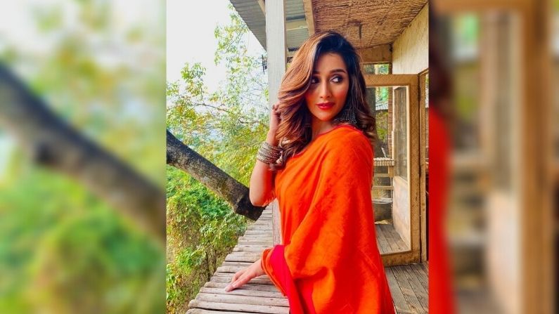 Sayantika Banerjee: মিলিটারি কার্গো প্যান্ট পরে কোথায় চললেন সায়ন্তিকা?