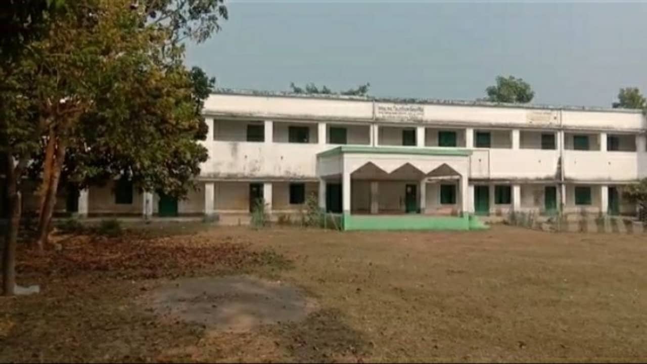 সরস্বতী পুজো বাতিল হল নোটিস ছাড়াই, ক্ষোভে ফুঁসছেন গ্রামবাসীরা