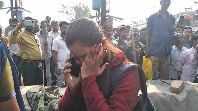 Bengal Strike: 'দাদা আজ আমার পরীক্ষা, অবরোধ তুলে নিন', বলেই হাউ হাউ করে কেঁদে ফেললেন পরীক্ষার্থী Bengal Strike: 'দাদা আজ আমার পরীক্ষা, অবরোধ তুলে নিন', বলেই হাউ হাউ করে কেঁদে ফেললেন পরীক্ষার্থী