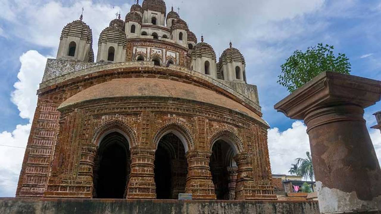 উইকেন্ড ট্রাভেল ডেস্টিনেশন: ভাগীরথীর তীরে অম্বিকা মন্দির