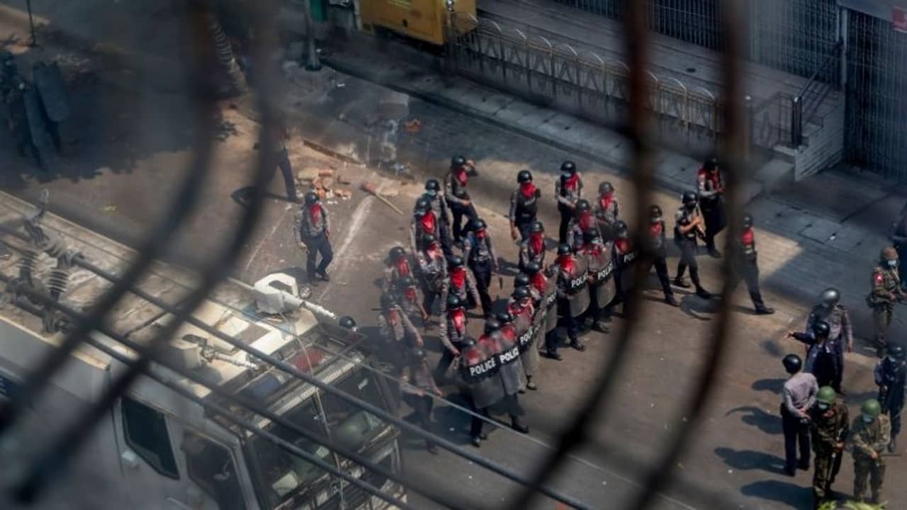 মায়ানমারে সবচেয়ে রক্তাক্ত দিন, পুলিশের গুলিতে নিহত ৩৮