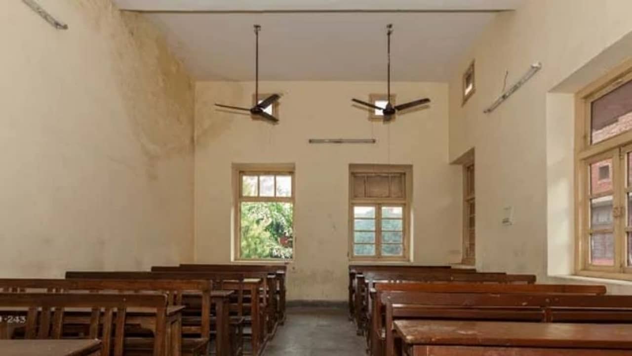 স্কুল খুলতেই করোনা আক্রান্ত ৫৪ পড়ুয়া, বন্ধ হস্টেল