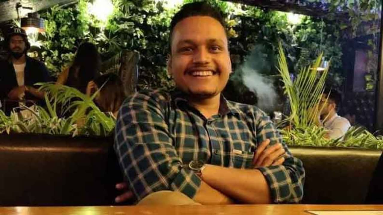 পোস্তা বিপর্যয়ে ঝাঁপিয়ে পড়েছিলেন, সেই পুরস্কার শোকেসে! স্ট্র্যান্ড রোডে অনিরুদ্ধর ছোট্ট ভুল