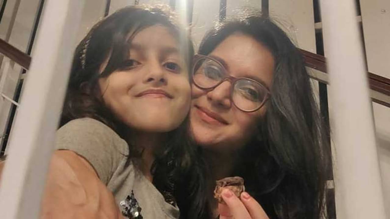 আয়রাকে নতুন একটা কাজ শেখালেন মিথিলা, দেখুন ভিডিয়ো