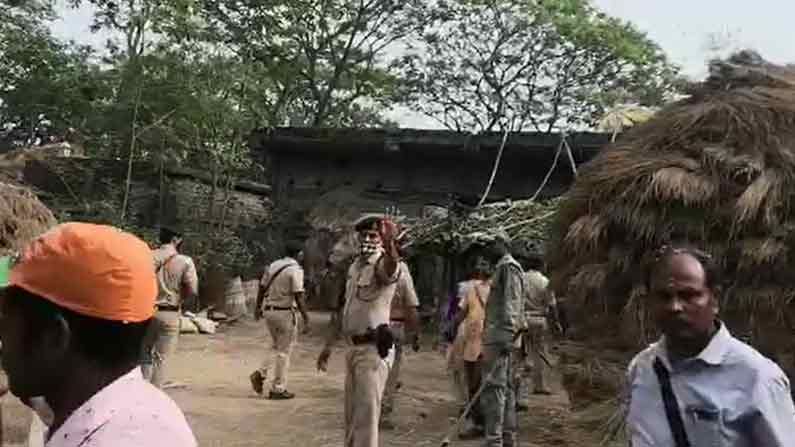 বিজেপি প্রার্থীকে ঘাটালে জুতো পেটা, অভিযুক্ত তৃণমূল