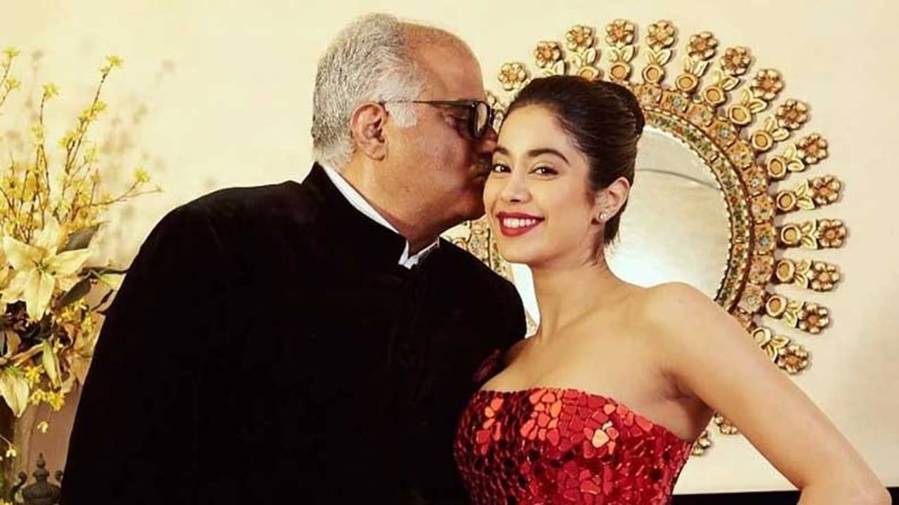 বাবার অভিনয় ডেবিউ নিয়ে টেনশনে জাহ্নবী!