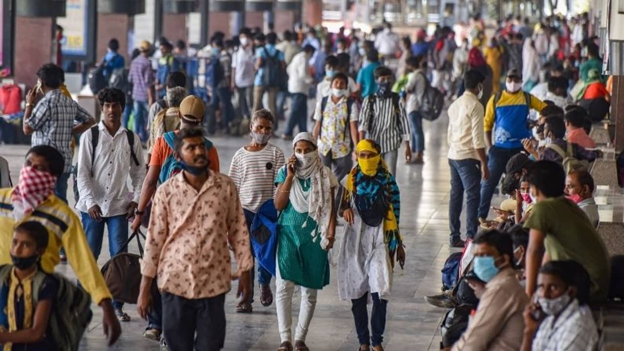 ২৪ ঘণ্টায় ৩১ হাজার আক্রান্তে সর্বকালীন রেকর্ড মহারাষ্ট্রে, হোলিতে নিষেধাজ্ঞা জারিতে চিঠি কেন্দ্রের