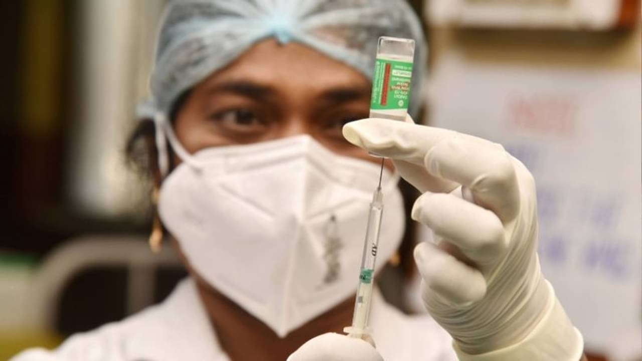 ছুটির দিনেও চলবে টিকাকরণ, করোনা রুখতে ব্যাপক তৎপর কেন্দ্র