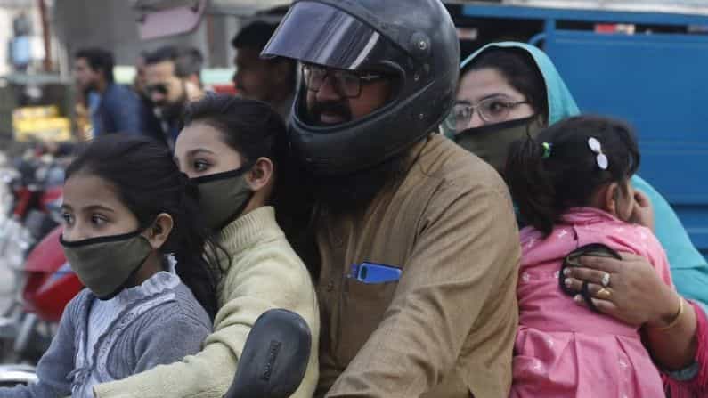 করোনার তৃতীয় ঢেউয়ের মুখে পাকিস্তান, চিন্তায় চিকিৎসকরা করোনার তৃতীয় ঢেউয়ের মুখে পাকিস্তান, চিন্তায় চিকিৎসকরা