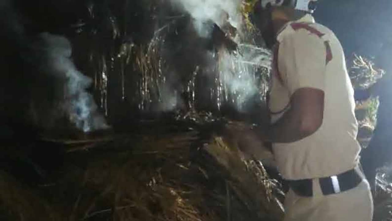 ছাদনাতলায় বসে কনে, পাত্রও রওনা দিয়েছিলেন, বন্ধুর কীর্তিতেই বিয়ের দিন বাড়িতে ঘটল বড় বিপর্যয়