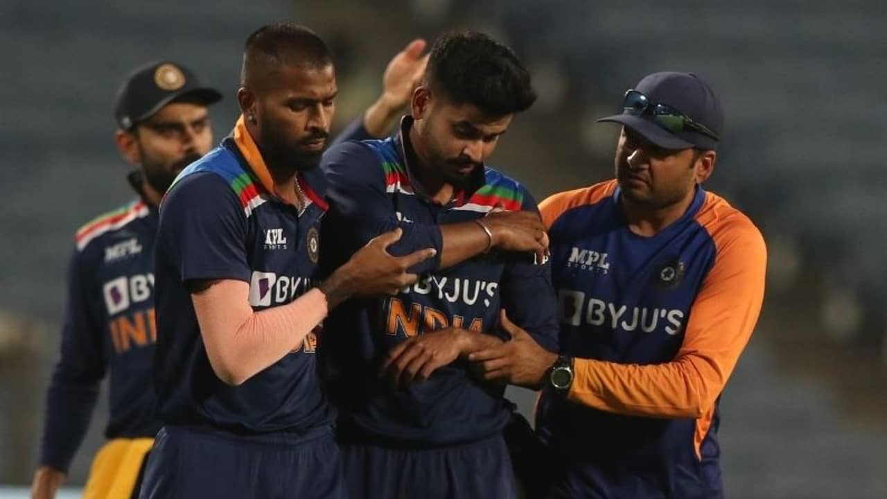 আইপিএল থেকে ছিটকে গেলেন দিল্লির ক্যাপ্টেন শ্রেয়স