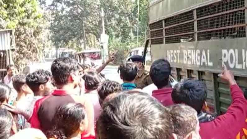 ফাঁকা ঘরে স্কুল ছাত্রকে নিজের লালসার শিকার করতে চেয়েছিল সাধু, পরিণতিতে আজ কাঁদছে গোটা গ্রাম