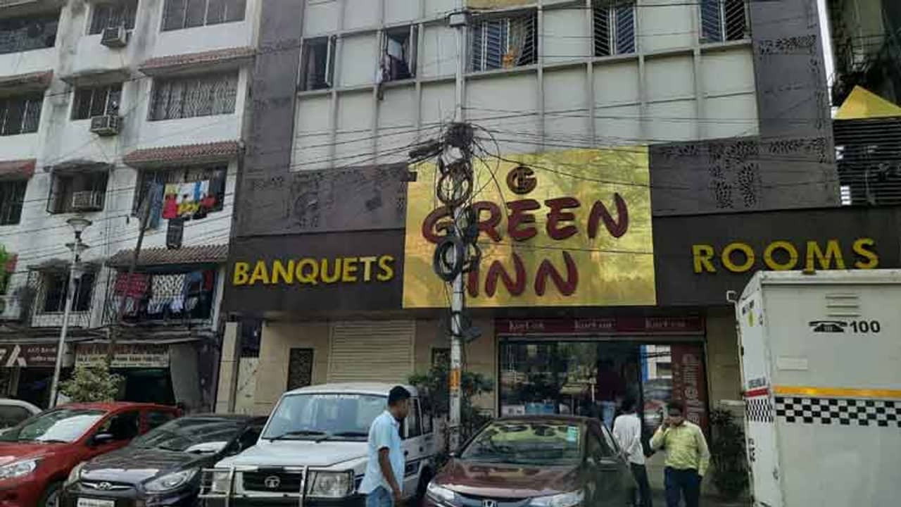 বন্ধ ঘরে তিন জনের চরম পরিণতি, দৃশ্য দেখে স্থবির কলকাতার নামী হোটেলের হাউজ় কিপিং বয়!