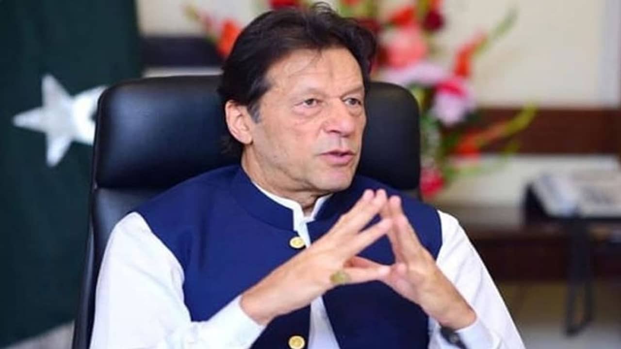 কুর্সির পায়া কতটা নড়বড়ে দেখে নিতে আস্থা ভোটে ইমরান