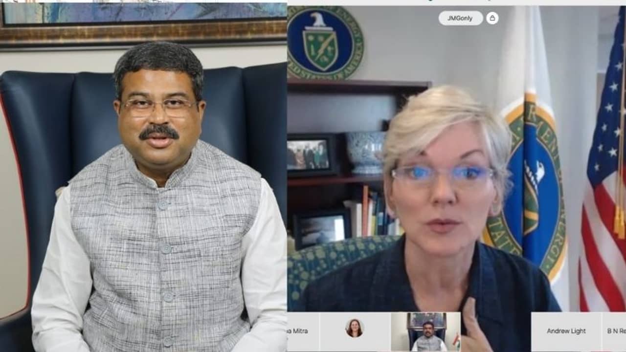 দূষণ নিয়ন্ত্রণে আমেরিকার শক্তি সচিবের সঙ্গে বৈঠক পেট্রলিয়াম মন্ত্রী ধর্মেন্দ্রর